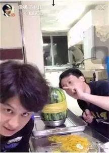 娱乐吃瓜酱男大学生,揭秘娱乐吃瓜酱男大学生的校园生活  第3张